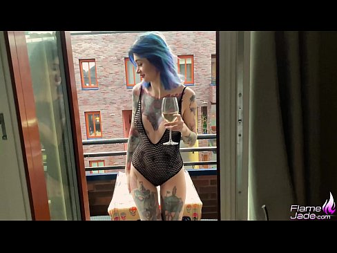 ❤️ Obrovská holka kouří s hltem a vášnivě šuká pod širým nebem Porno u nás ❌️
